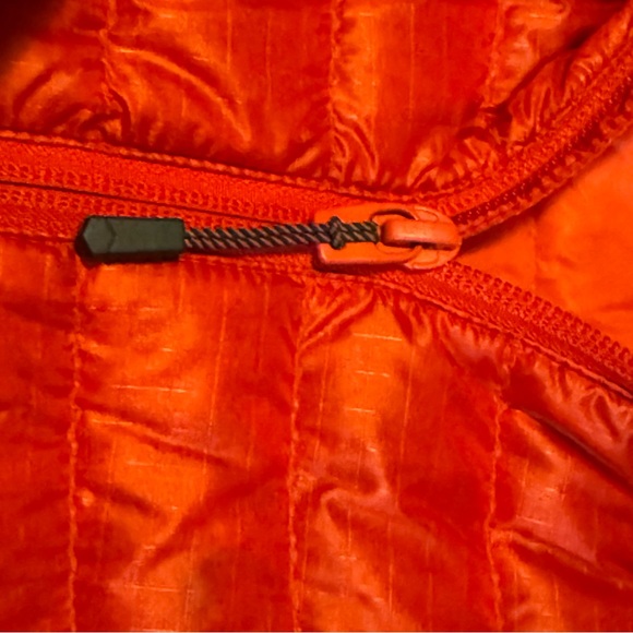 Mountain Hardware Phantom Hoody in Fiery Red - Picture 4 of 8
